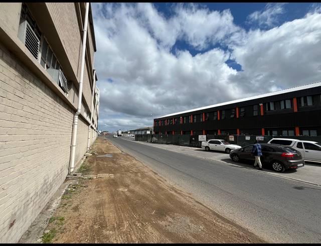 198M² WAREHOUSE TO LET IN NDABENI